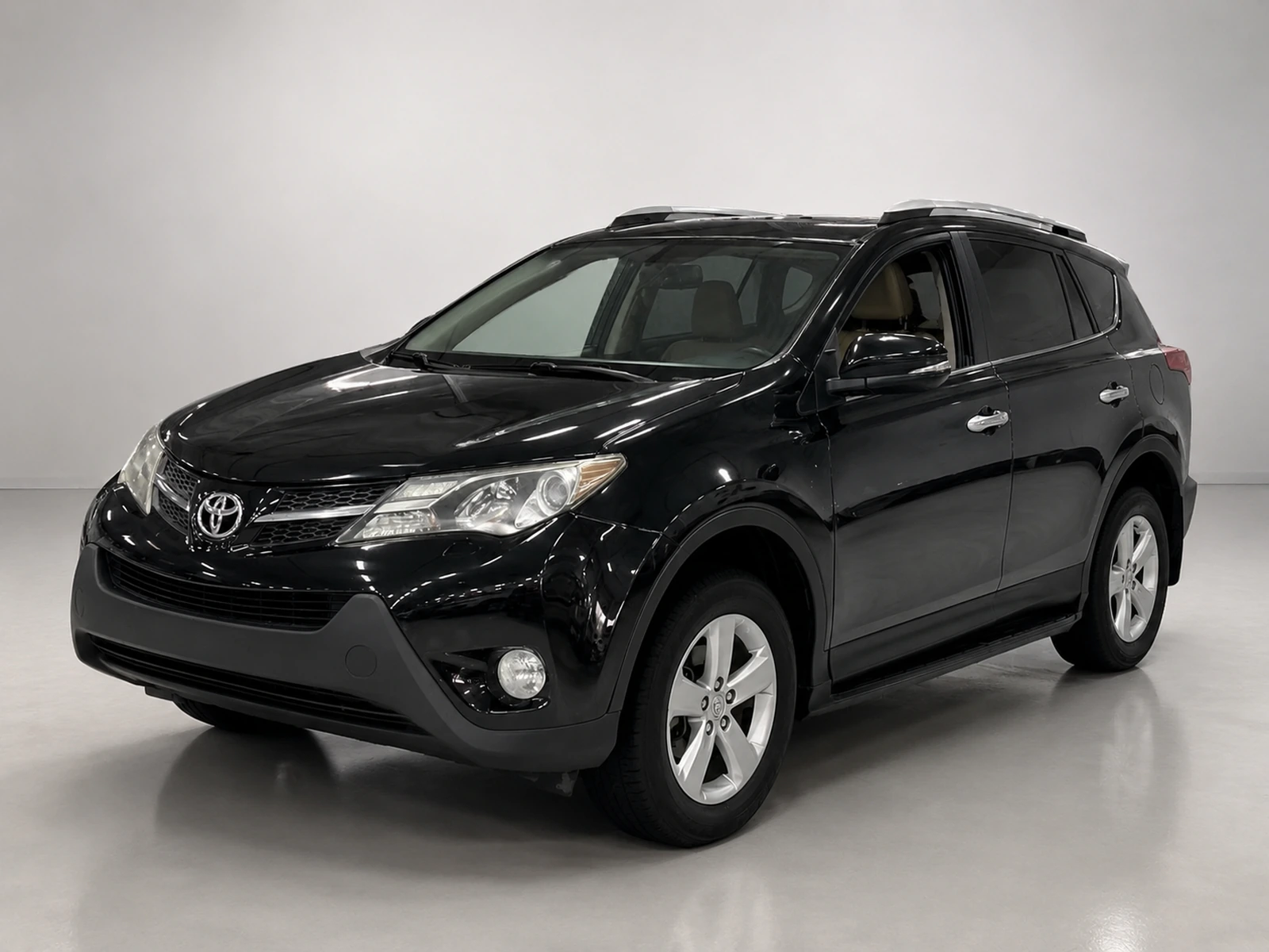 2013 Toyota RAV4 4WD photo 2