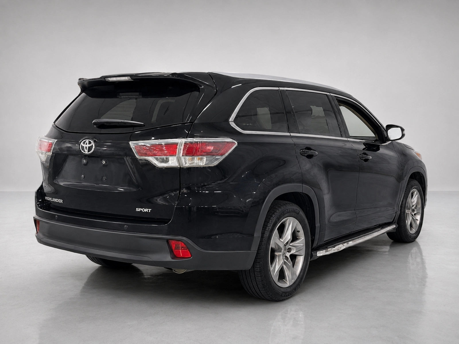 2016 Toyota Highlander Sport photo 3
