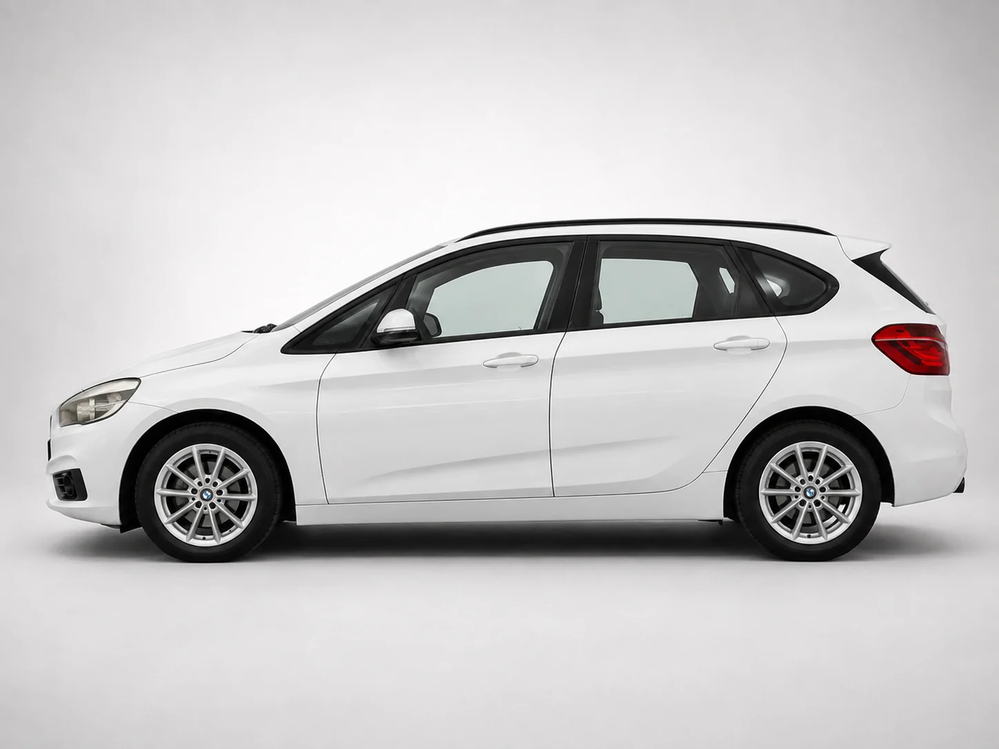 2016 BMW 2 Series Tourer 218i 1.5T Automatic - 5 Seats - White photo 4