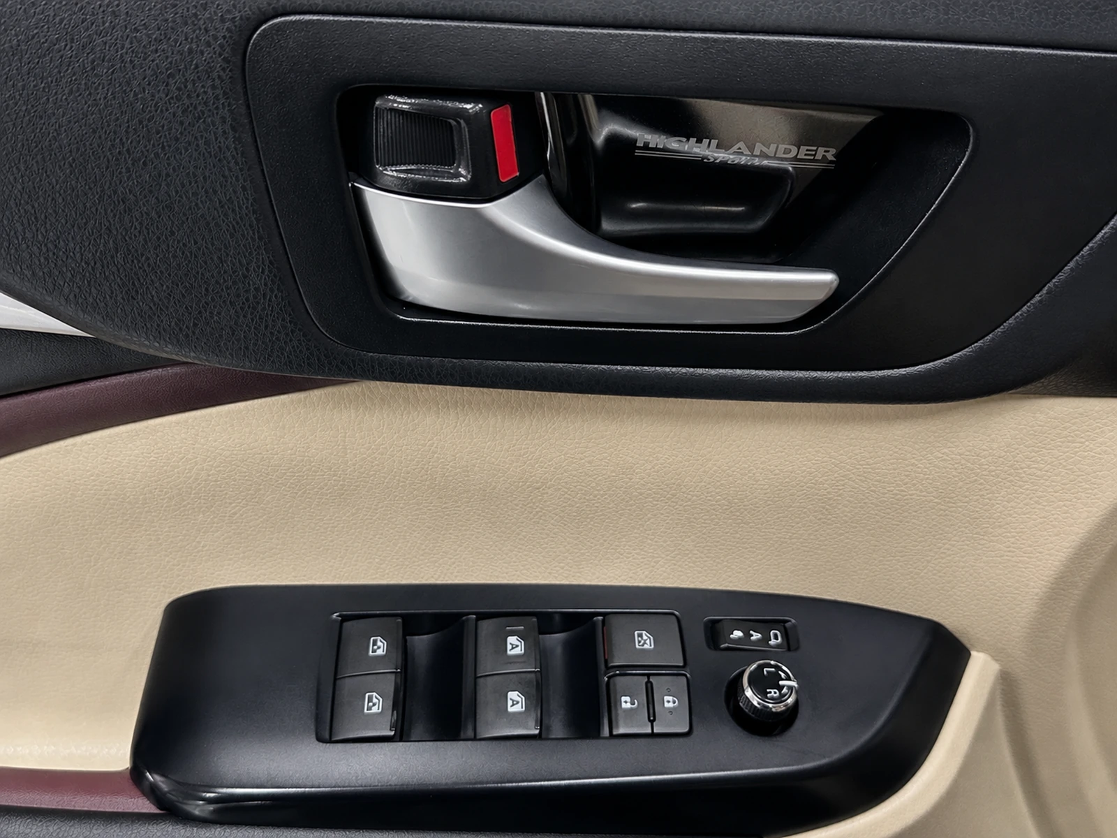 2016 Toyota Highlander Sport photo 9