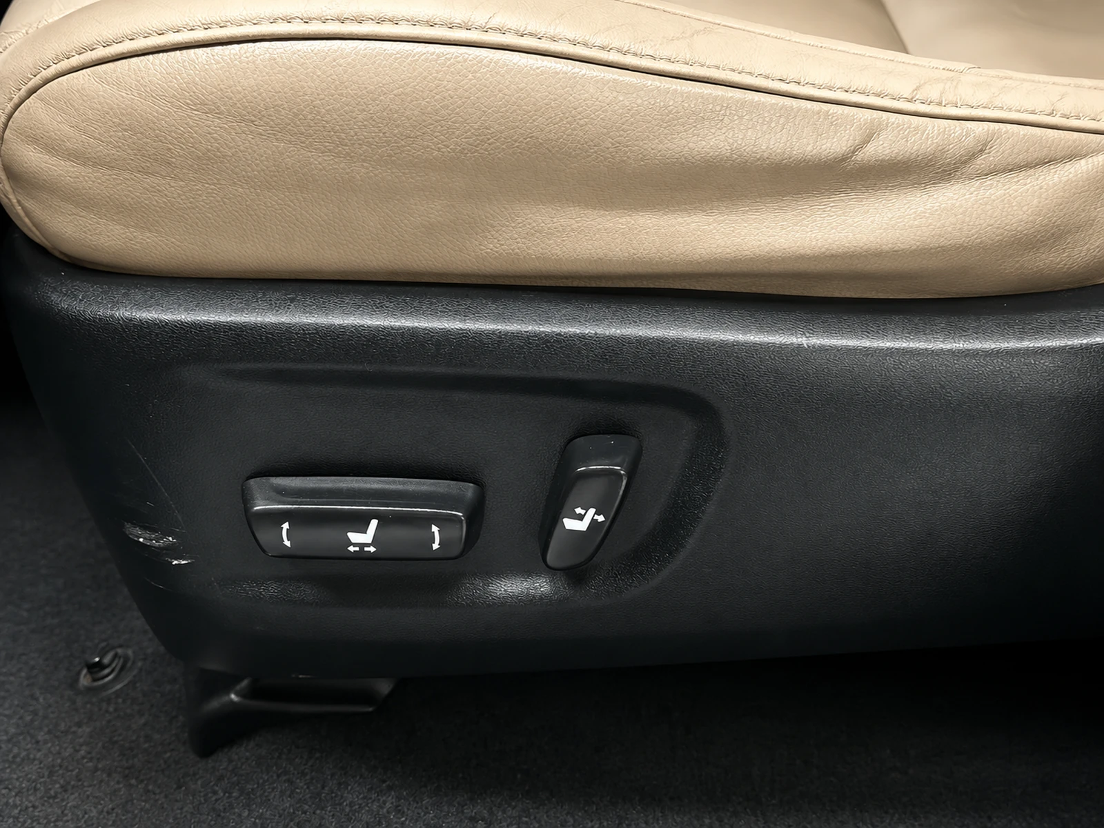 2013 Toyota RAV4 4WD photo 12